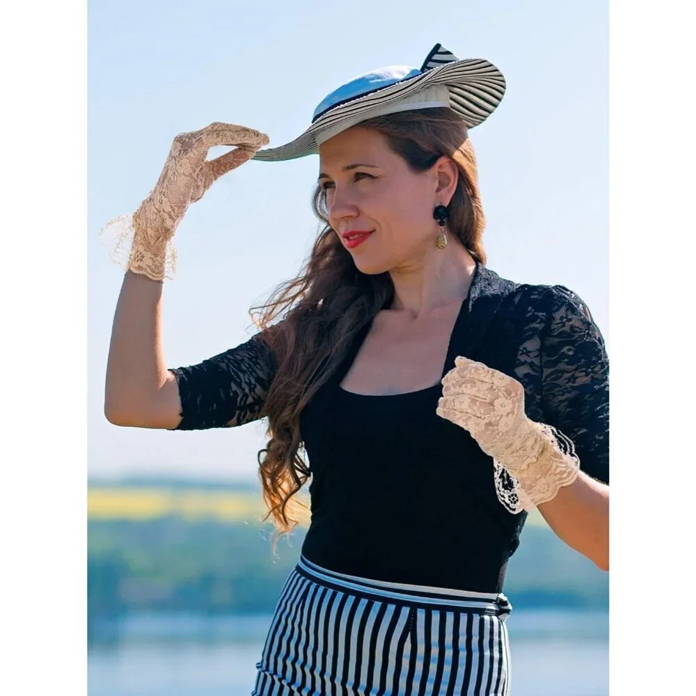 Women's Short Lace Courtesy Elegant Gloves Beige Wedding Dinner Opera Parties